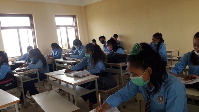 गोरखामा समुदायस्तरमा कोरोना संक्रमितको संख्या बढ्दै गएपछि विद्यालय बन्द