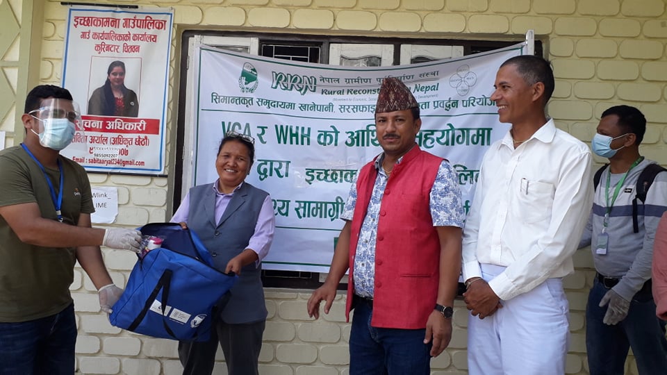आरआरएनद्वारा इच्छाकामना गाउँपालिकालाई स्वास्थ्य सामाग्री हस्तान्तरण