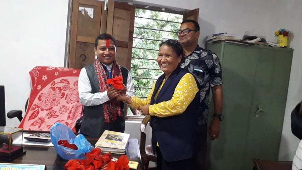सर्वशान्ति क्याम्पसका नवनियुक्त प्रमुुख भविश्वर गुरुङद्वारा कार्यभार ग्रहण