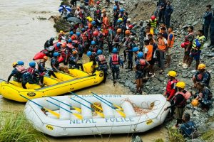 सिमलतालमा बस दुर्घटना : बस र यात्रुको खोजी जारी