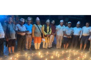 सौर्य एयरलायन्सको जहाज र सीमलताल बस दुर्घटनाका मृतक र वेपत्ताको सम्झनामा कुरिनटारमा दीप प्रज्वलन