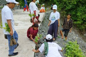 अन्तर्राष्ट्रिय युवा दिवसको अवसरमा धुषामा वृक्षारोपण