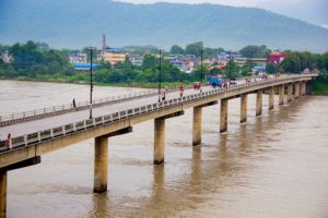 नारायणीको पुलबाट हामफालेर एक महिला बेपत्ता