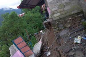 पाँचकिलोमा त्रिशुली नदिको बाढिले कटान गर्दा एक घरमा क्षती
