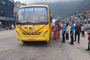 मुग्लिनमा ट्राफिक सचेतनामुलक कार्यक्रम तथा डस्टबिन वितरण