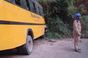 स्कुल बस दुर्घटना अपडेट :  घाइते बालकको मृत्यु