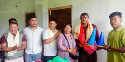 माओवादी केन्द्र इच्छाकामनाका अध्यक्ष कडेँलद्वारा खेलकुद सामाग्री वितरण